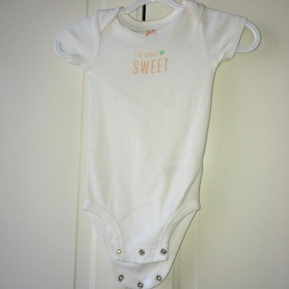 5/$20 Baby girl Carter's onesie heart 6 months - Picture 4 of 11